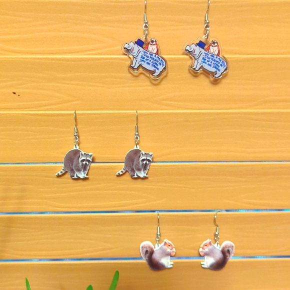 NWT/IP 🤩 (unbranded) 🐕🦛🦝🐿️⭐ AWESOME ANIMAL⭐🐿️🦝🦛🐕acrylic dangle earrings - Picture 3 of 6